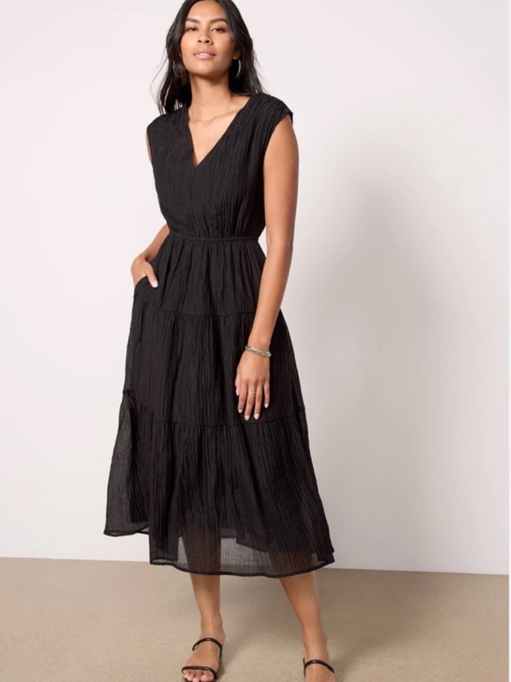 Evereve Georgia Dress Cap Sleeve Sleeveless‎ Black V-Neck Tiered Size L
